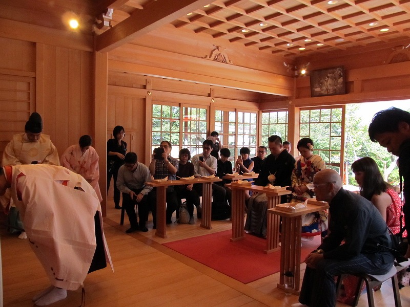 訪日ウェディング 香港のカップルが神前結婚式 足立山妙見宮 御祖神社