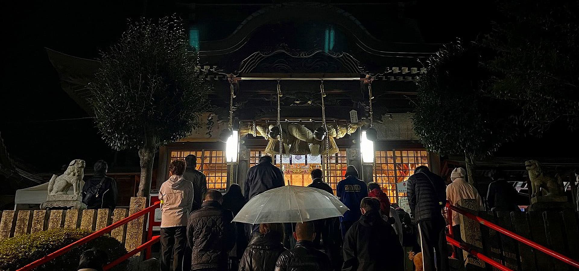 足立山妙見宮-御祖神社 夜の本殿